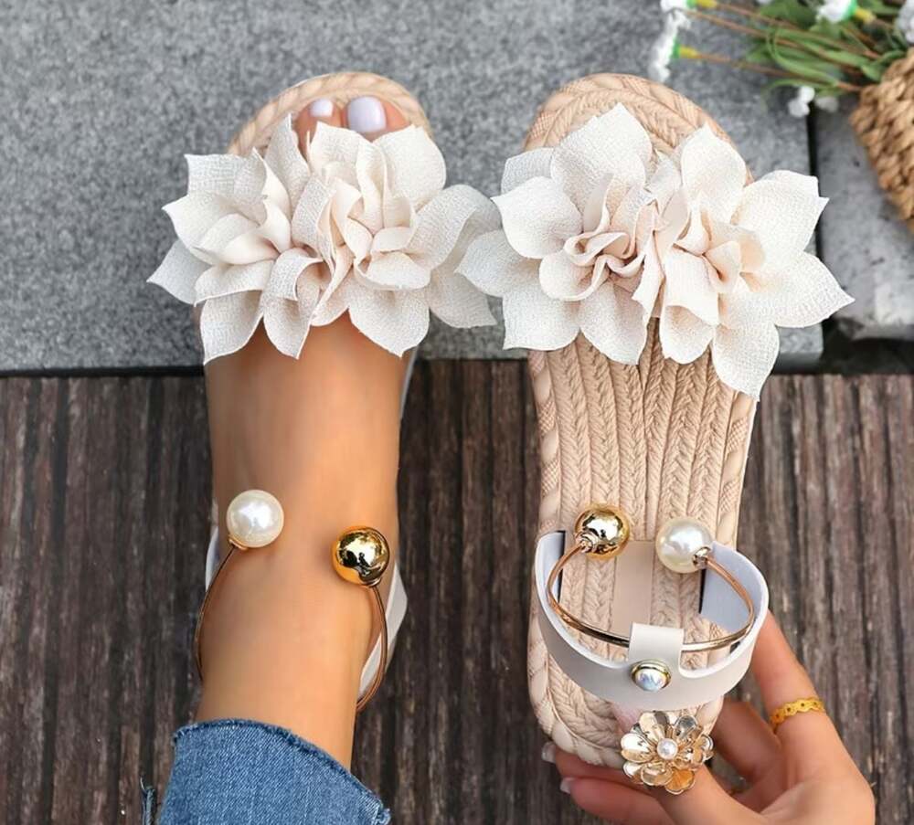 NWT Fashionable European Boho Style Women’s Flower Sandals  Size 7.5 (39)